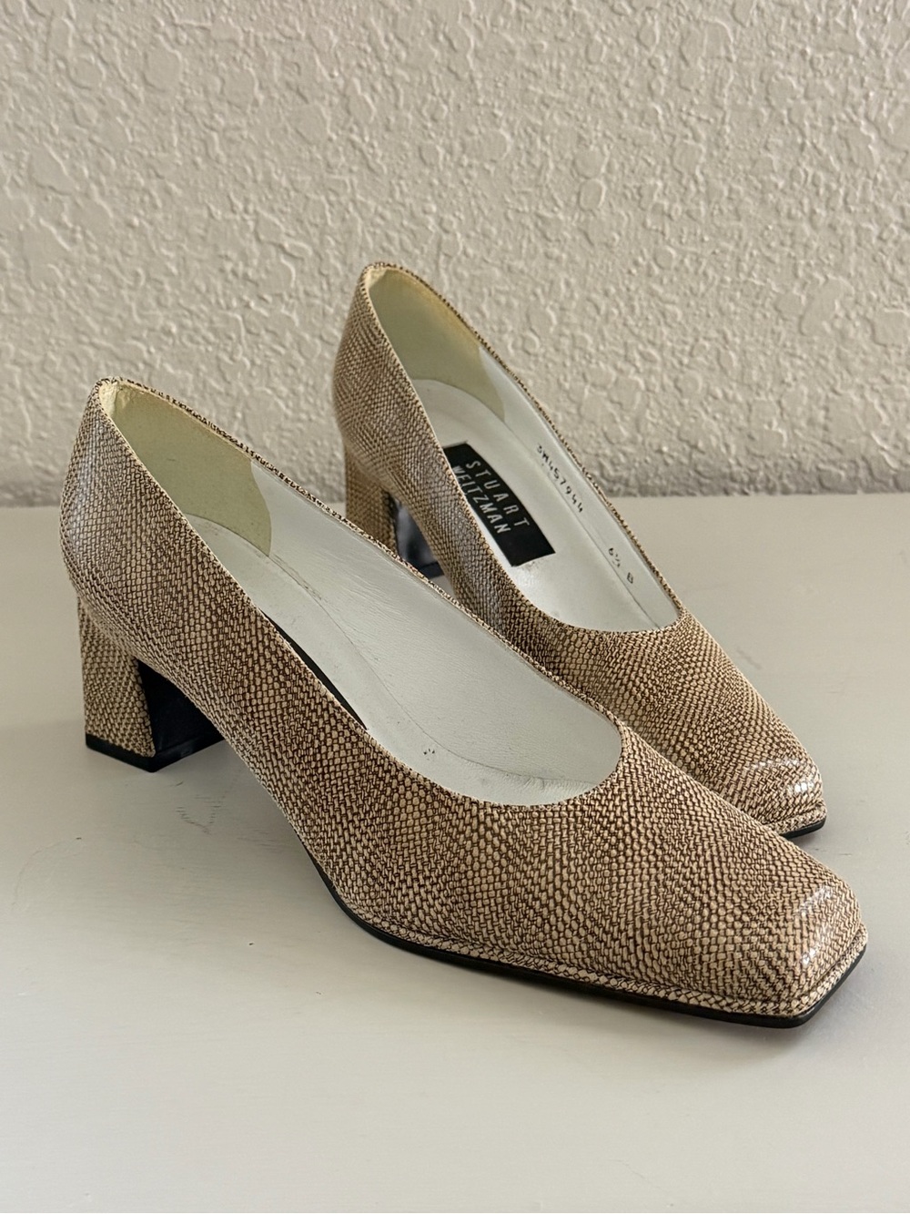 NWOB Stuart Weitzman Beige Textured Block Heel Pumps $195 size 6.5 b